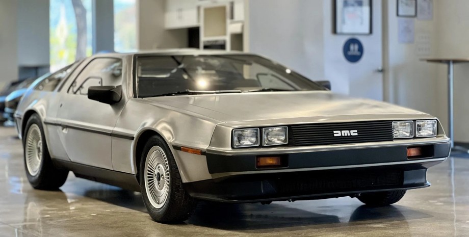 DeLorean DMC, DeLorean DMC-12 1981, DeLorean DMC-12, назад у майбутнє