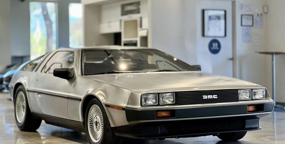 DeLorean DMC, DeLorean DMC-12 1981, DeLorean DMC-12, назад в будущее