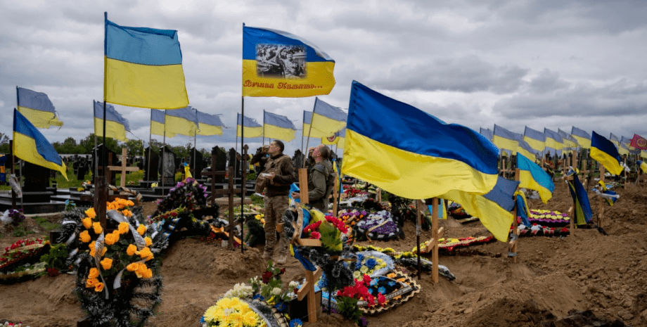 Le cimetière militaire du Mémorial national n'a pas encore été construit en Ukra...