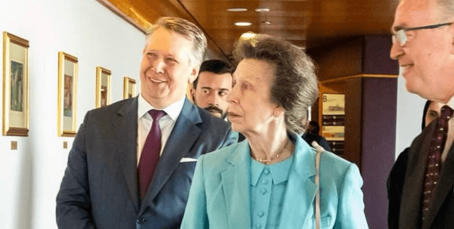 Принцеса Анна, Принцеса Анна в лікарні, королівська сімʼя британії, принцеса анна кінь, нещасний випадок