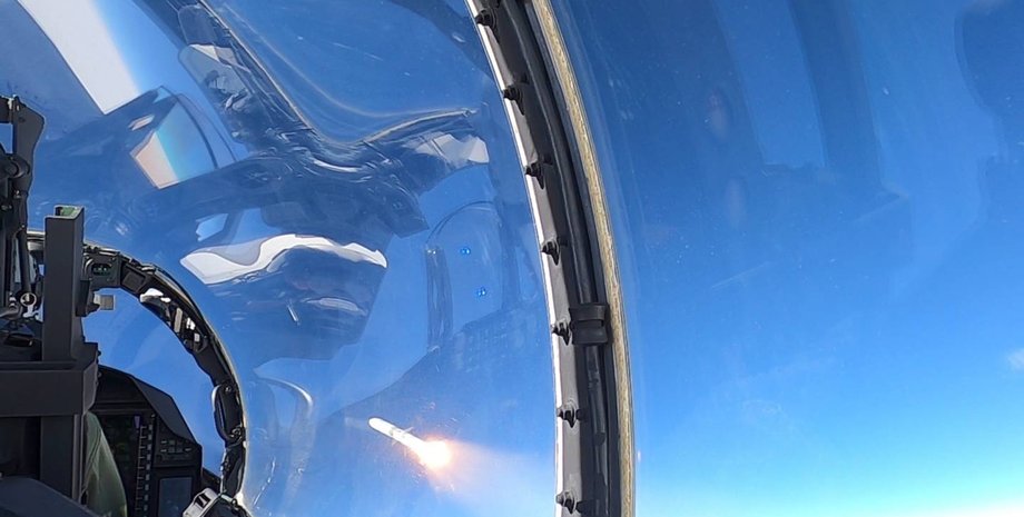 пуски ракет из истребителя