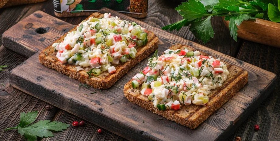 Бутерброды с крабовыми палочками Бутерброды с крабовыми палочками, крабовые палочки, крабовые палочки рецепт