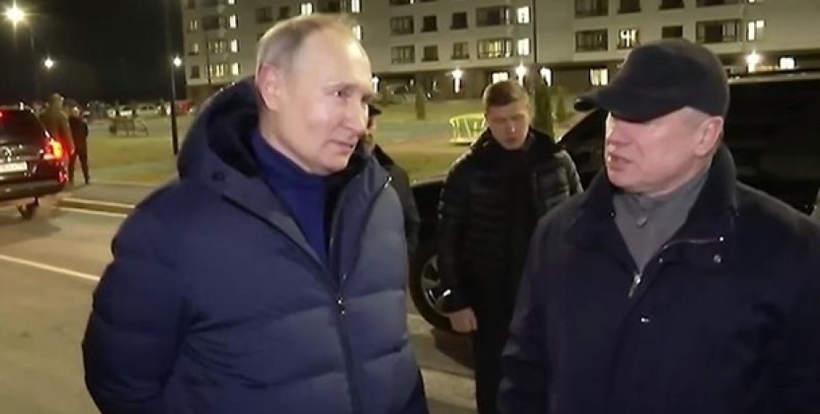 Володимир Путін під час поїздки в Маріуполь