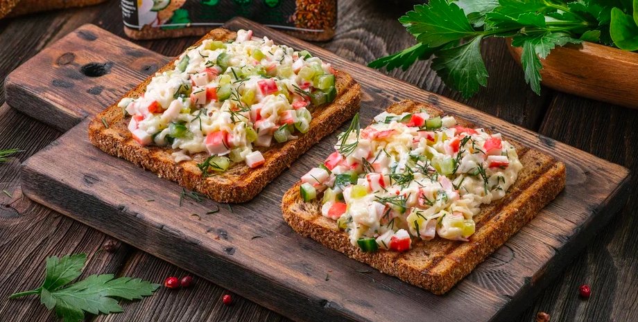Бутерброды с крабовыми палочками, крабовые палочки, крабовые палочки рецепт