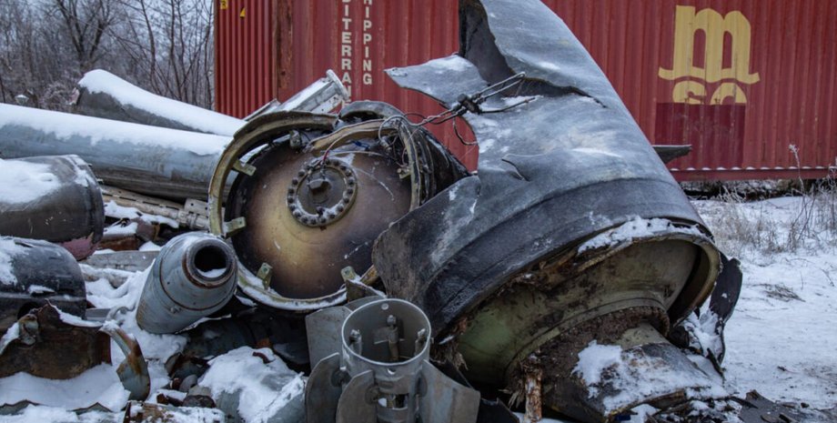 Осколки ракеты, которой обстреляли Харьков