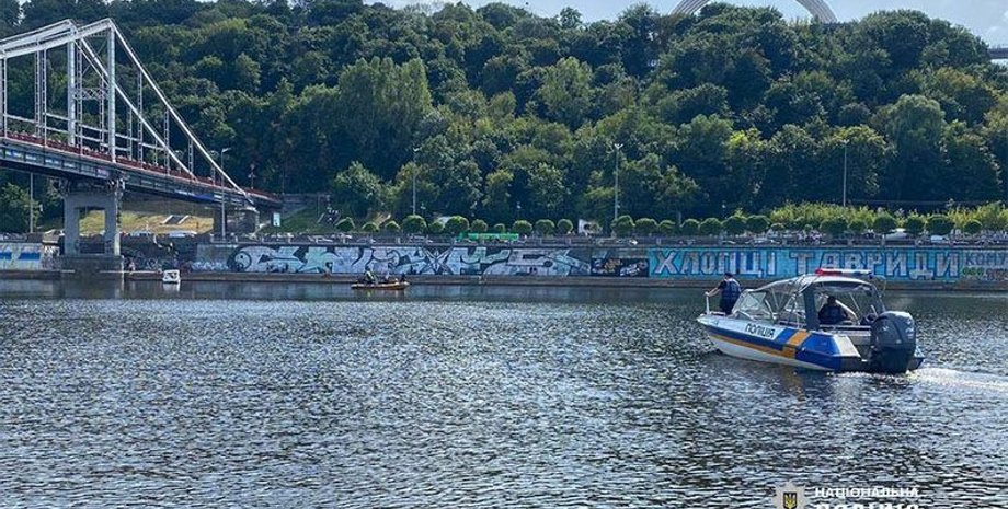 НП на атракціоні в Києві, обрив троса Київ, тролей в Києві, атракціон через Дніпро, атракціон загибель людини