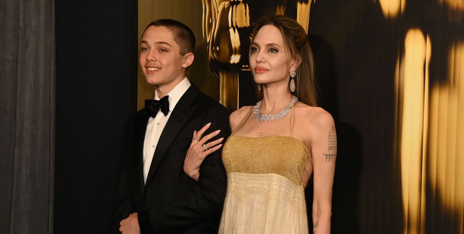 Анджелина Джоли с сыном Ноксом, дети анджелины джоли, нокс джоли-питт, брэд питт развод, сын анджелины джоли