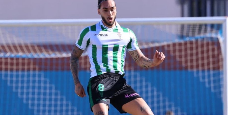 Испания, футболист потерял сознание, футболист с дефибриллятором, второй раз за год головокружение