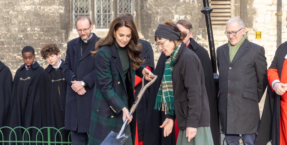 Кейт Миддлтон, Кейт Миддлтон посадила дерево в честь покойной королевы, умерла королева Елизавета, жена принца Вильяма