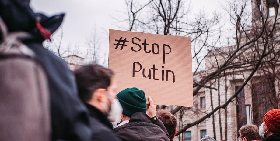 Когда Россия совершила прямой акт неспровоцированной агрессии против Украины, она надеялась, что станет промоутером нового "старого мира"