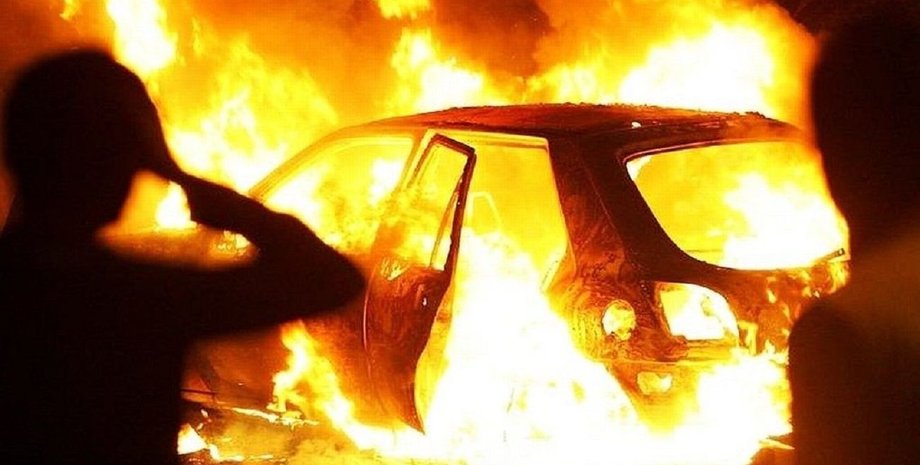 сгоревшая машина, поджог машины, поджог авто, авто военных, поджог машины тцк