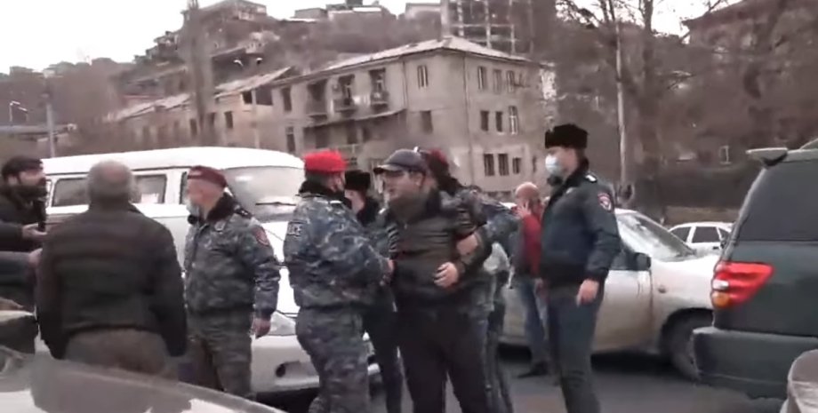 Поліція, Єреван, протест