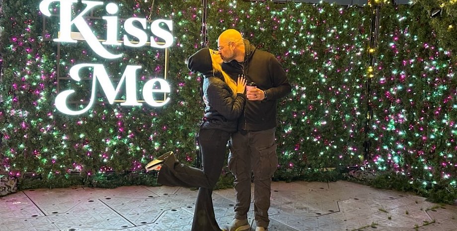 Аарон Гудвін, Вікторія, розлучення