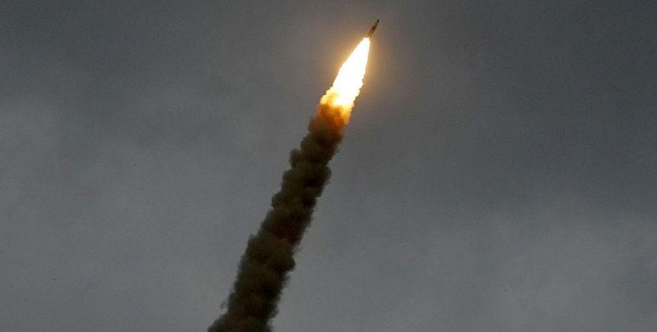 Крылатая ракета в небе