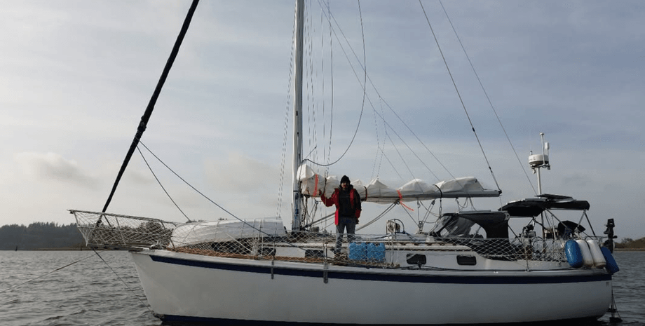 Подорож океаном, чоловік із котом, життя на човні, навколосвітня подорож, плавання, піти в море, зміна способу життя, надихаючі історії, одиночне плавання, кіт на човні