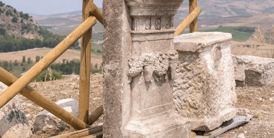 Сегеста, алтарь, раскопки, археологи, эллинистический период, археология, Греция, сооружение, храм, поселенцы