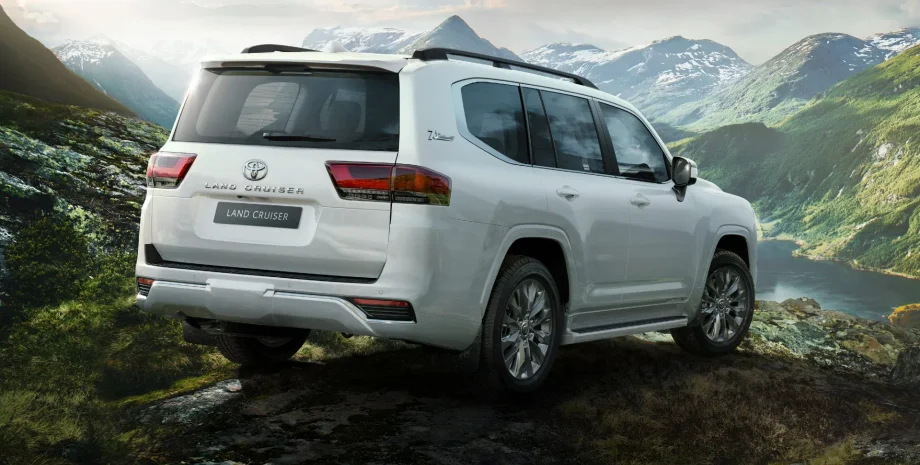 Toyota Land Cruiser 300 гибридная версия