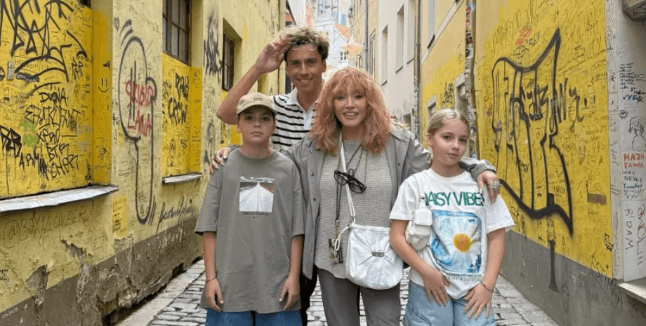 Алла Пугачова з дітьми і Галкіним