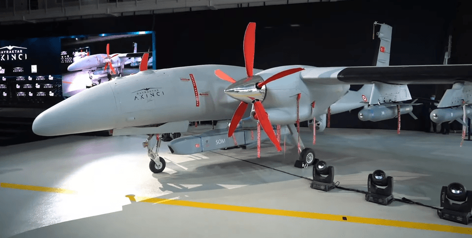 ударний БПЛА в ангарі