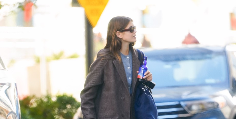 Кайя Гербер Кайя Гербер, Кайя Гербер стиль, Кайя Гербер остин батлер, стильное пальто, пальто на зиму 2023, дочь Синди Кроуфорд