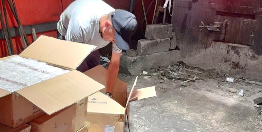 Київська митниця, спалили підробки Apple, контрафактні товари, знищення контрафакту