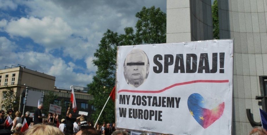 Антиправительственные митинги в Польше