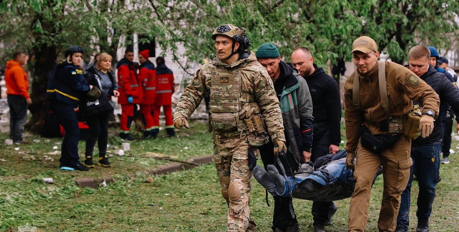 Эвакуация, Чернигов, обстрел, атака, жертвы, спасатели, война в Украине, фото