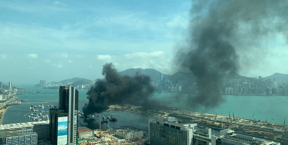 пожар, пожар в Гонконге, ЧП на пристани в Гонконге