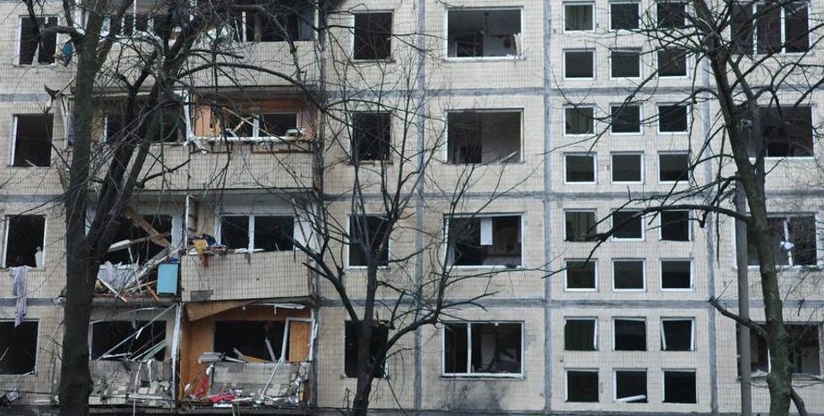 Киев, ракетный удар, поврежденные дома, война в Украине, вторжение России