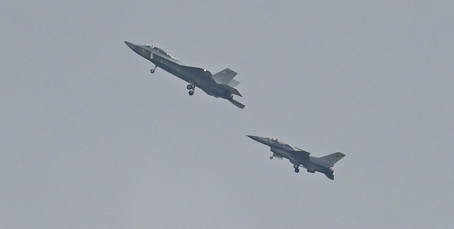 турецкий истребитель