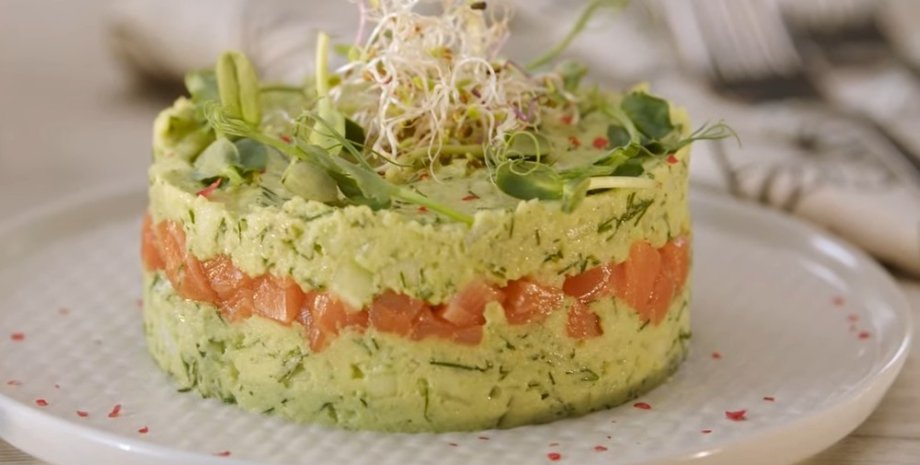 Салат с красной рыбой и авокадо Салат с красной рыбой и авокадо, салат с авокадо, салаты на праздничный стол