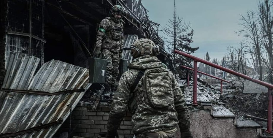 Бойцы Сил обороны, ВСУ Авдеевка, бои под Авдеевкой, потеря Авдеевки, Авдеевка Сырский, эксперты об Авдеевке