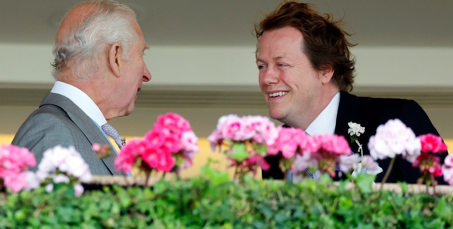 Том Паркер Боулз, Чарльз III