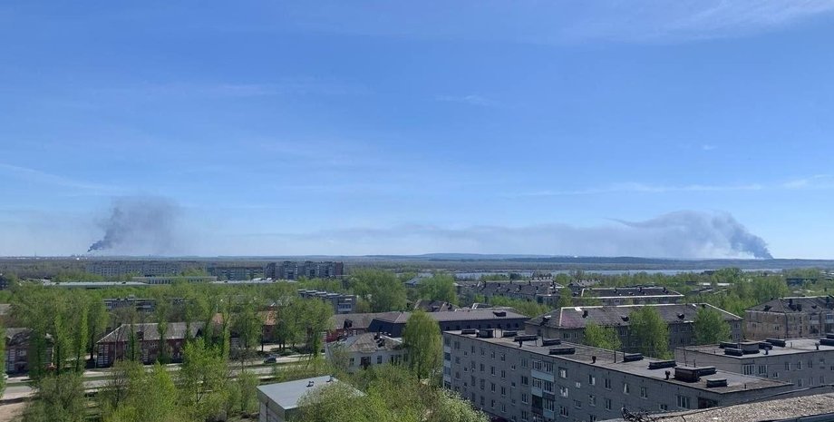 фото стовпів диму у Пермі 7 травня