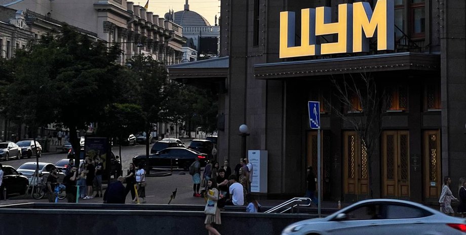 Прохожие на улицах столицы Украины