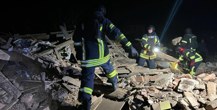 Сотрудники ГСЧС, иллюстративное фото ГСЧС, Украина, война, фото