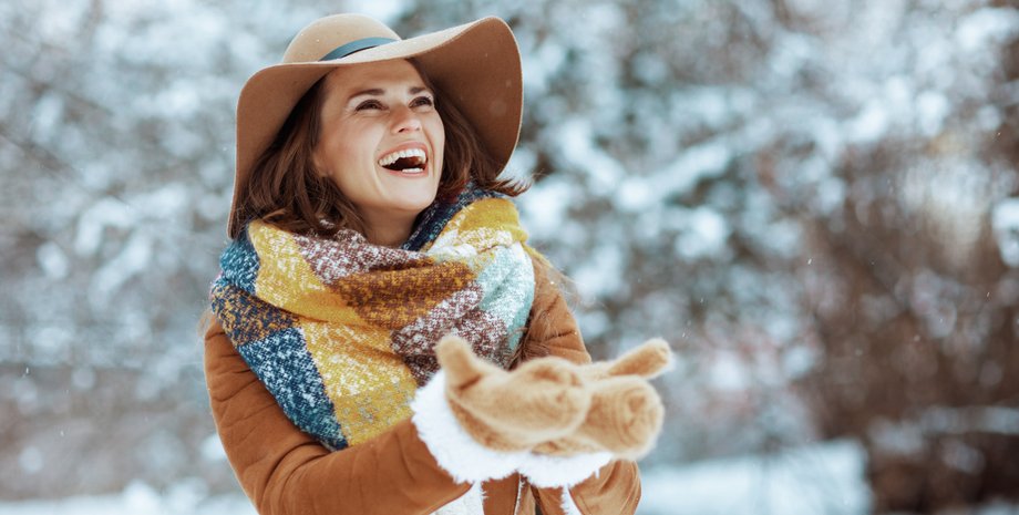 девушка в дубленке