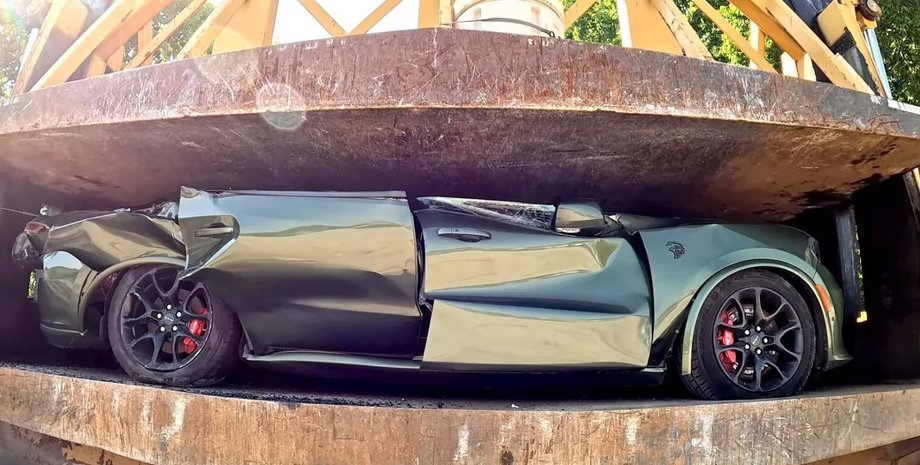 авто под прессом