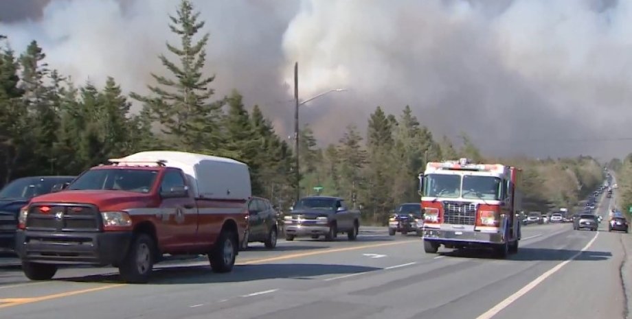 Лесные пожары, лесные пожары в Канаде, пожары Канада, лесные пожары эвакуация