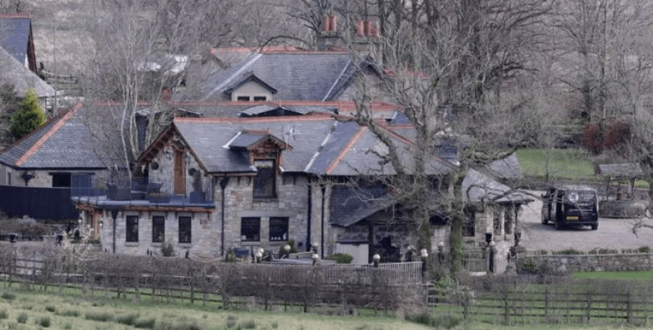 Роскошный особняк Роскошный особняк, особняк, дом, жилье, недвижимости, снести особняк, не было разрешения на строительство, дом Гарета Уилсона