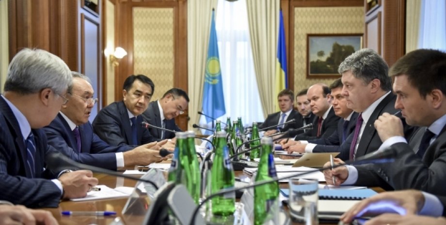 Заседание при участии Нурсултана Назарбаева и Петра Порошенко / Фото: сайт президента Украины