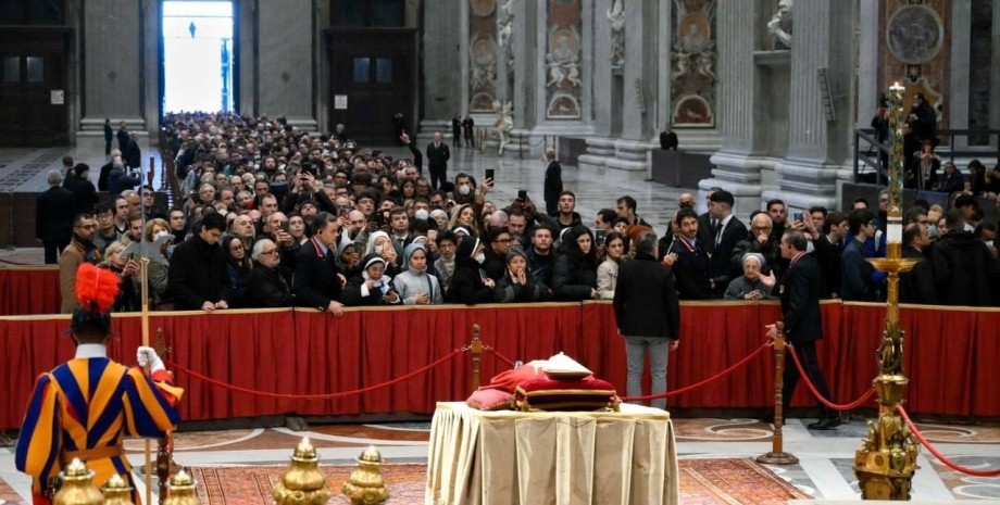 Прощання з Папою Римським Бенедиктом XVI