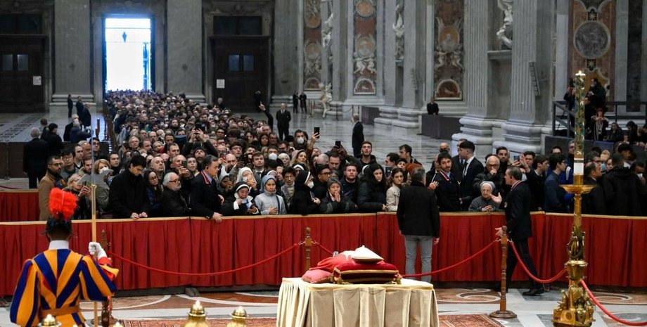 Прощание с Папой Римским Бенедиктом XVI