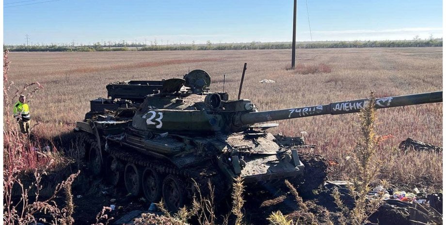 танк Т-62М, покинутий російський танк Т-62М