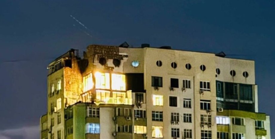 Дом после атаки шахеда, атака дронов-камикадзе ВС РФ, Киев Shahed-136, Киев ночной удар, РФ ночной удар дронами