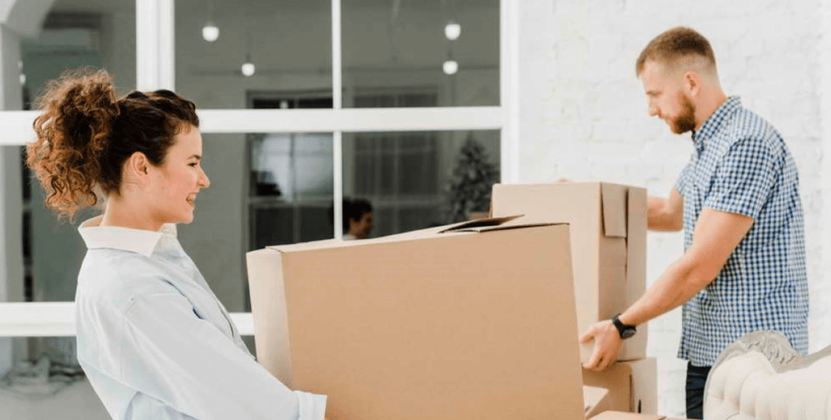 Оренда житла Жінка орендує житло