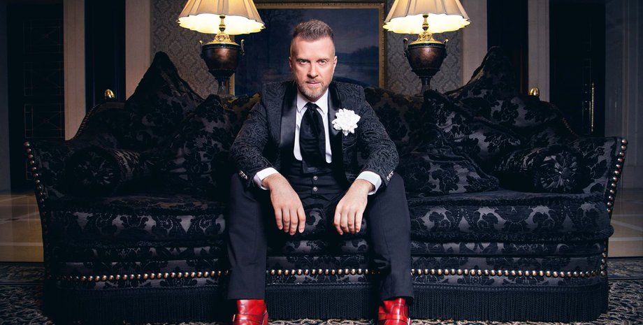 Антін Мухарський, диван, світильники