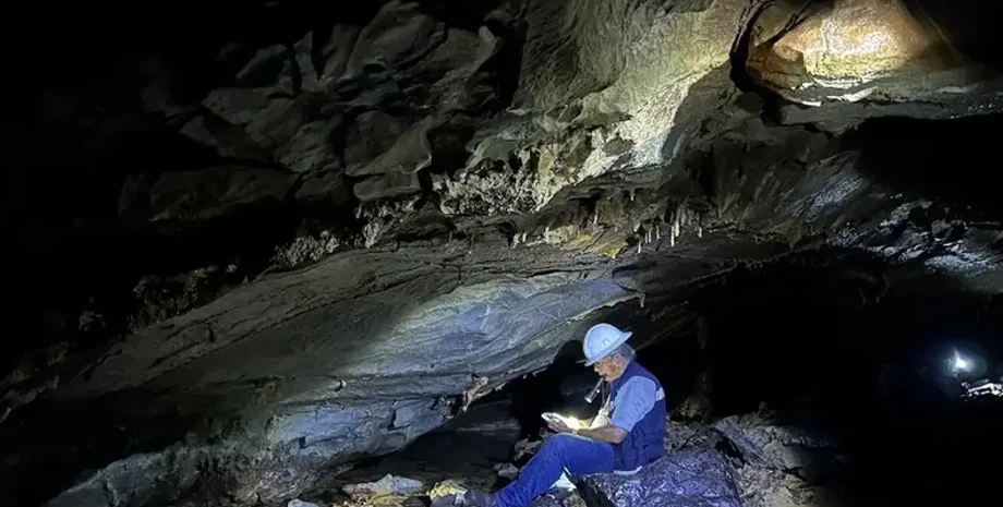 пещера, артефакты, археологи, археология, история, находка, открытие, ракушки, браслет, INAH, Мексика, религия