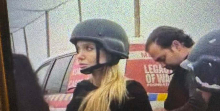 Анджелина Джоли в противодроновом туннеле