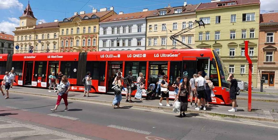 Трамвай в Праге остановился в результате обесточивания в Чехии